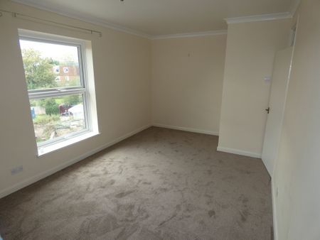 2 bed Apartment - To Let - Photo 5