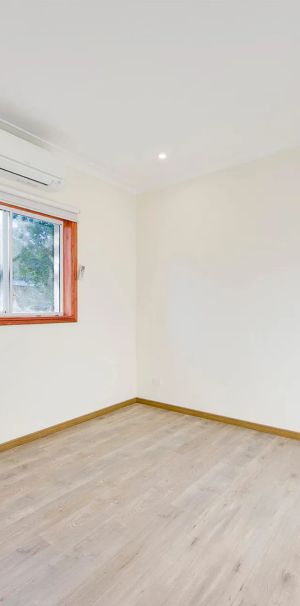 Charming One-Bedroom Granny Flat in Quiet, Convenient Location - Photo 1