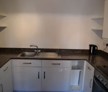 2 Bed Flat, Waggon Road, LS10 - Photo 6