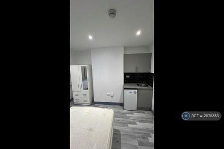 1 bedroom in a house share to rent - Photo 5