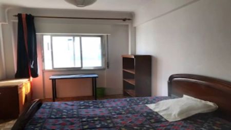 Room for rent in a shared 4-bedroom apartment in Odivelas, Lisboa - Foto 5