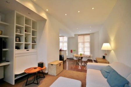 Gezellige triplex op toplocatie met 2 slaapkamers, terras en ondergrondse autostaanplaats - Foto 3