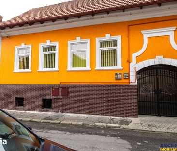 Casa pretabila: rezidential comercial servicii Central, Fagaras - Fotografie 1