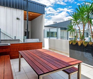 Modern Apartment with Sunny North-facing Balcony in the Heart of Sp... - Photo 5