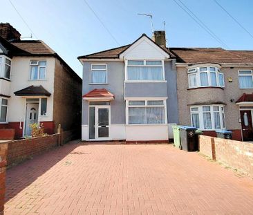 3 bedroom semi-detached house to rent - Photo 3