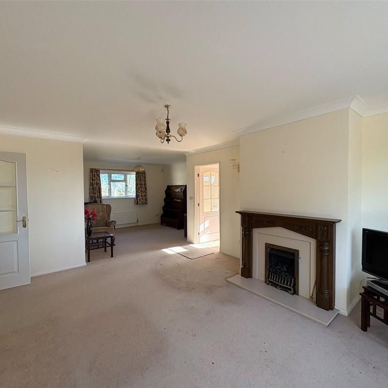 4 bedroom bungalow to rent - Photo 1