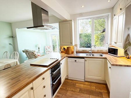 3 bedroom semi-detached house to rent - Photo 4
