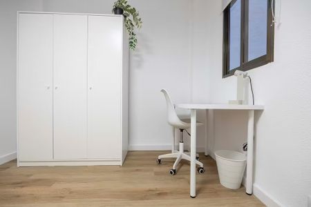 Carrer de Dolores Alcaide, Valencia, Valencian Community 46007 - Photo 4