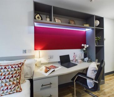 1 bedroom in a flat share to rent - Photo 5