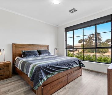 Stunning executive home - Photo 5