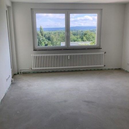 Teilsanierte und familienfreundliche 3 Zimmer-Wohnung mit Balkon im Erdgeschoss - Foto 1