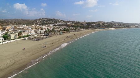 Apartment in Mijas Costa, Costa del Sol - Photo 4