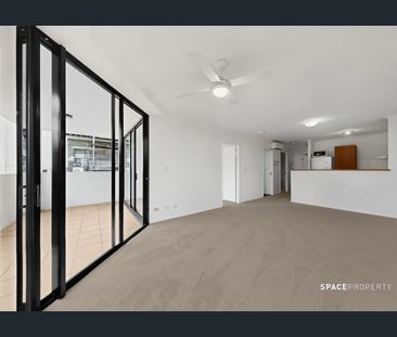 Charming Spring Hill Living Awaits You - Photo 2