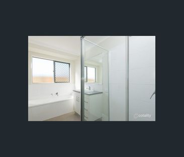 Modern Family Living in Brentwood Estate - Photo 4