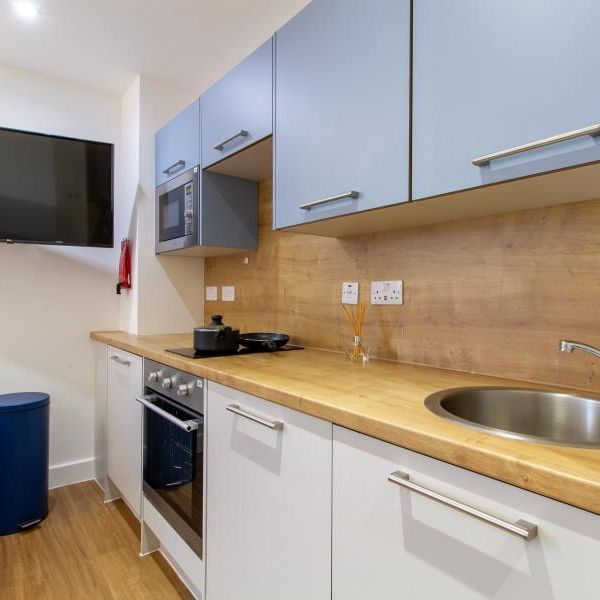 Studio to rent - Photo 1