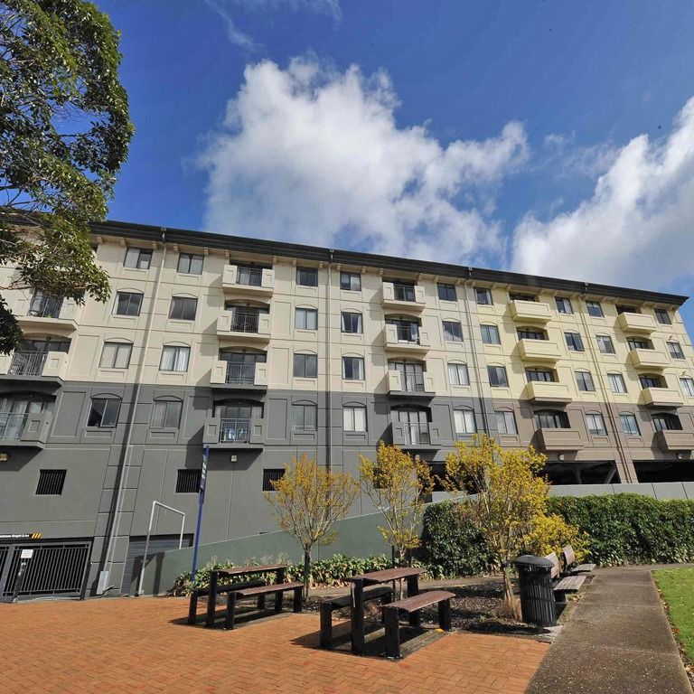 Superb one bedroom with carpark! - Photo 1