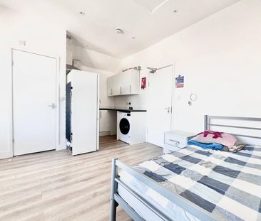 Whitton Road, Hounslow, TW3 2DB - Photo 2