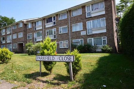 Parkfield Close, Edgware, HA8 - Photo 2