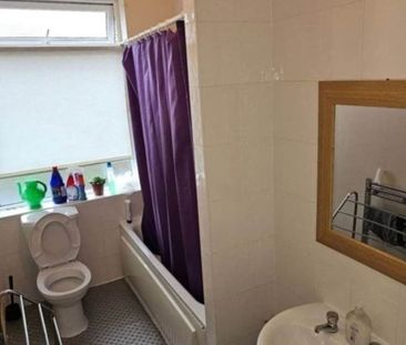 Room in a Shared House, Carnforth Street, M14 - Photo 5