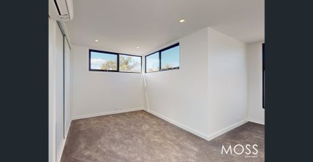 Stylish and Spacious Townhouse in Thornbury - Photo 4