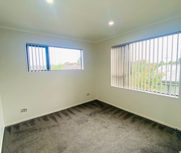 PAPAKURA, 3 BEDROOMS - Photo 3