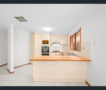 Spacious Family Home in a Quiet Court Location - Photo 5