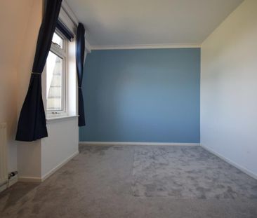 3 bedroom end of terrace house to rent - Photo 2
