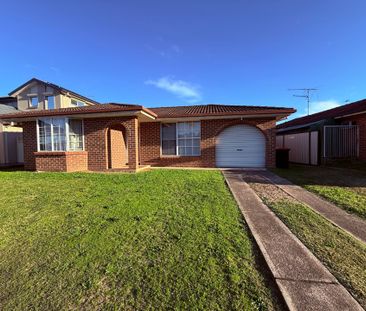 FAMILY HOME, IDEAL LOCATION, QUIET CUL-DE-SAC LIVNG - Photo 1