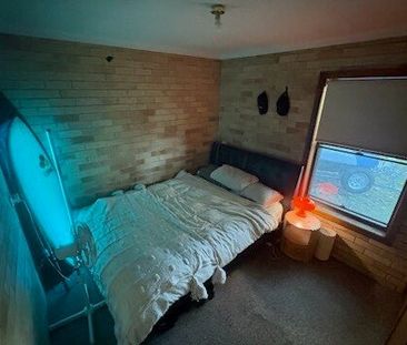 Broadbeach Waters - Photo 3