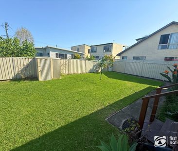 Location Meets Comfort: Bright & Modern 2-Bedroom - Photo 4