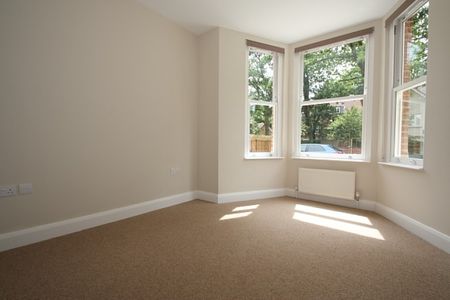 Broomhall Road, Woking - Photo 2