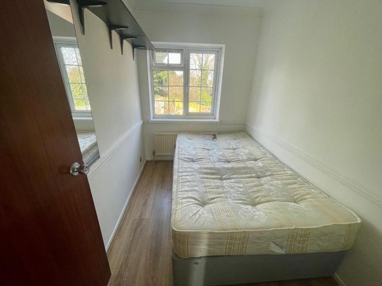 3 bedroom end of terrace house to rent - Photo 1