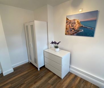 3 Bed Terraced House, Heron Place, SE16 - Photo 5