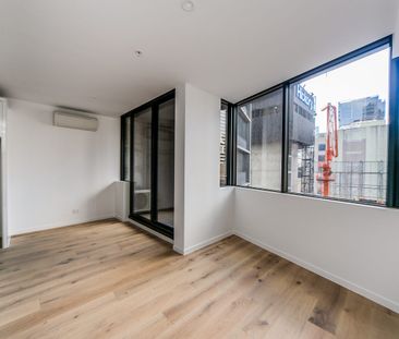 THE NEW YORK SIDE OF TOWN - Photo 2