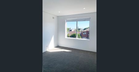 Newly renovated two bedroom apartment in perfect summer location - Photo 3