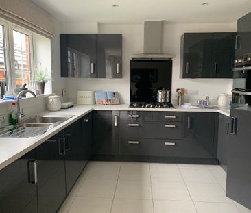 4 bedroom detached house to rent - Photo 6