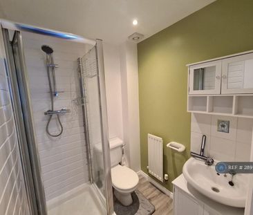 1 bedroom in a house share to rent - Photo 6