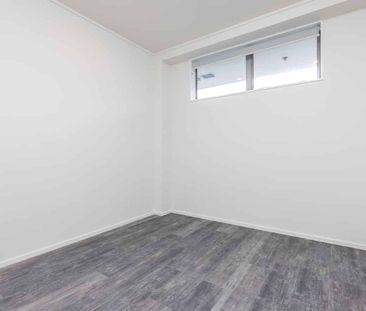 City Living with Harbour Views - Photo 3