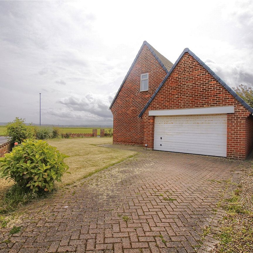 4 bed house to rent in Oak Road, Redcar, TS10 - Photo 1