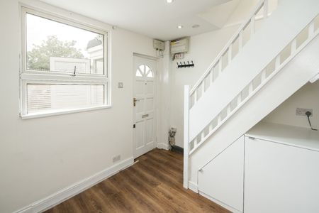 1 Bed Terraced House, London, SE13 - Photo 4