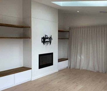 Beautifully designed Lake Hawea Rental - Photo 1