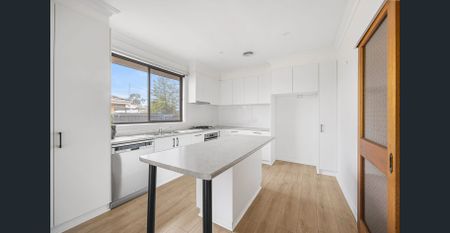 Stylish and Inviting Home in Prime Wendouree Location - Photo 5