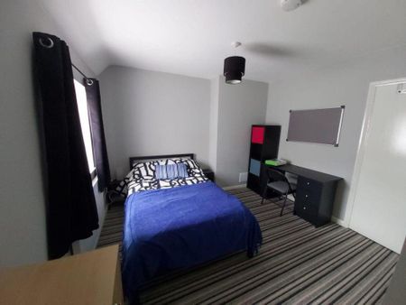 5 bedroom semi-detached house to rent - Photo 2