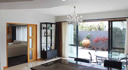 Executive Partly Furnished Home In Prestigious Chateau Drive - Photo 5