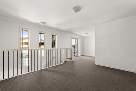 Boutique Townhouse in Convenient Location - Photo 4