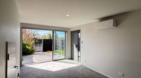 Contemporary Townhouse, walking distance from the Palms Mall! - Photo 3