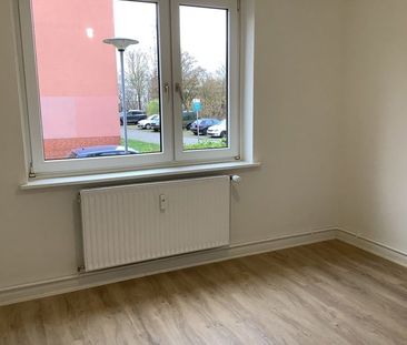 Jetzt zugreifen: renovierte 2,5 - Zimmer-Erdgeschoss- Wohnung mit B... - Photo 3