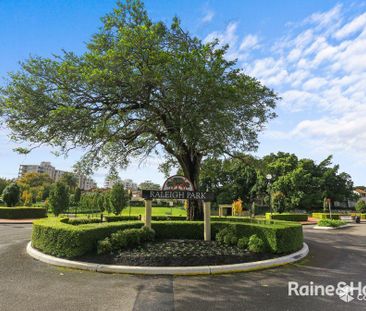 Freestanding Family Home in Beautiful Raleigh Park Estate - Photo 5