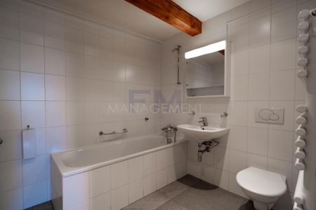 Madame-De-Stael - 4 pcs, 6th floor, attic - Photo 3