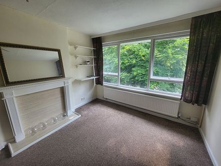 Delightful and large 2 bed Maisonette - Photo 2